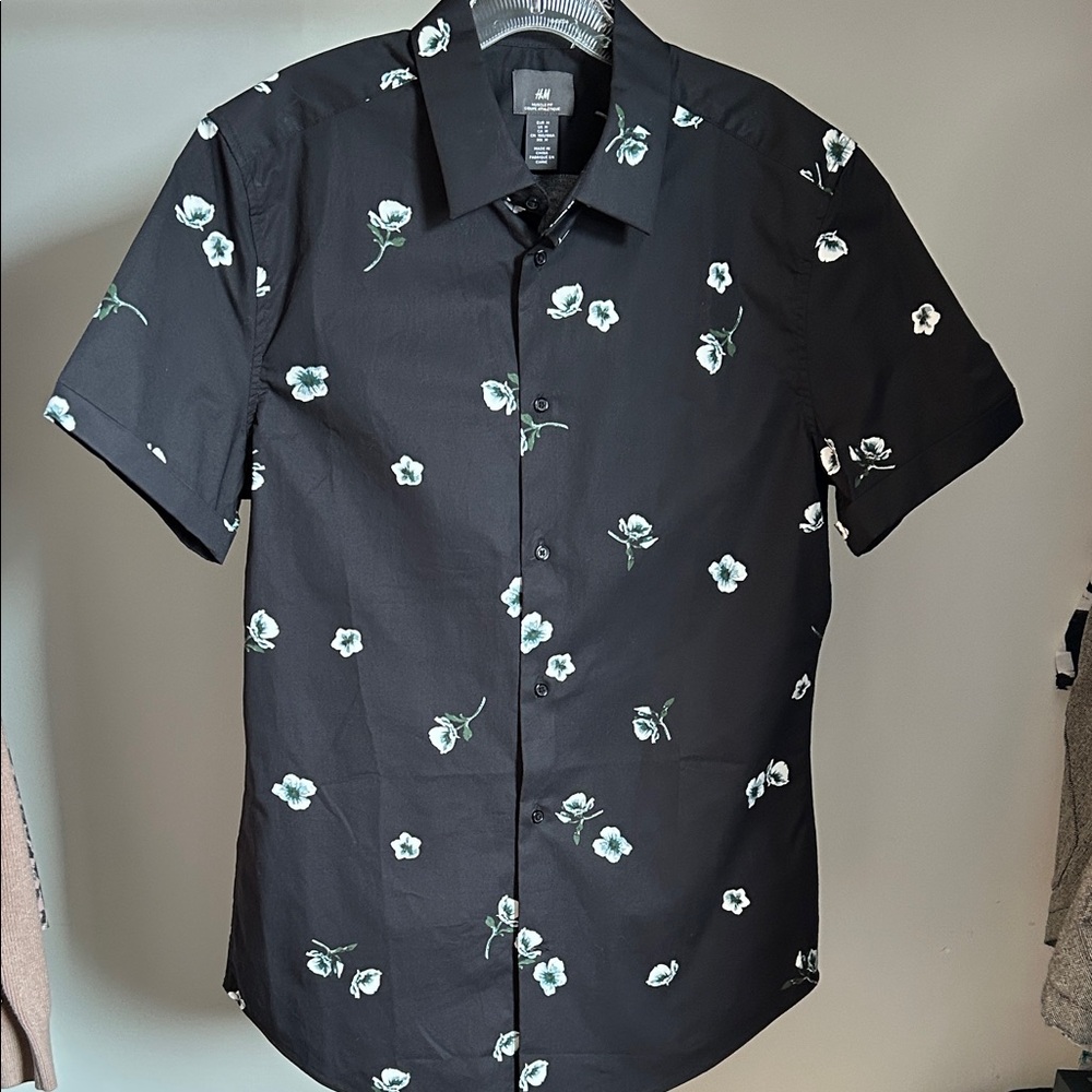 H&M Black Shirt with White Floral Pattern - athletic/ muscle fit